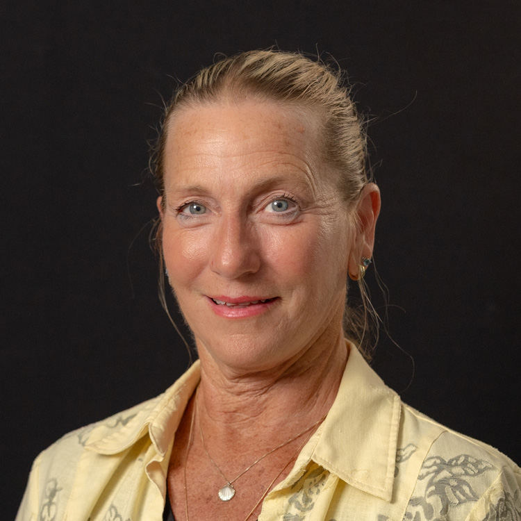 Carolyn Hood Headshot